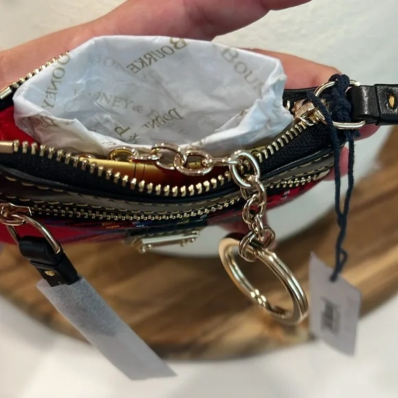 Cute.Dooney & Bourke Tartan Case.